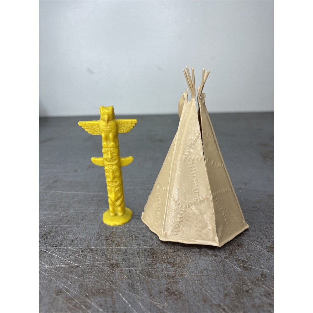 Vtg Marx Fort Apache Playset Tan‎ Teepee Yellow Totem Pole accessory